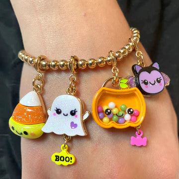 Charm Morcego Halloween Dourado